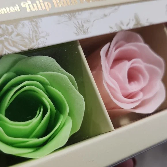 Wicked Rose Scented Bath Petals - Picture 4 of 4